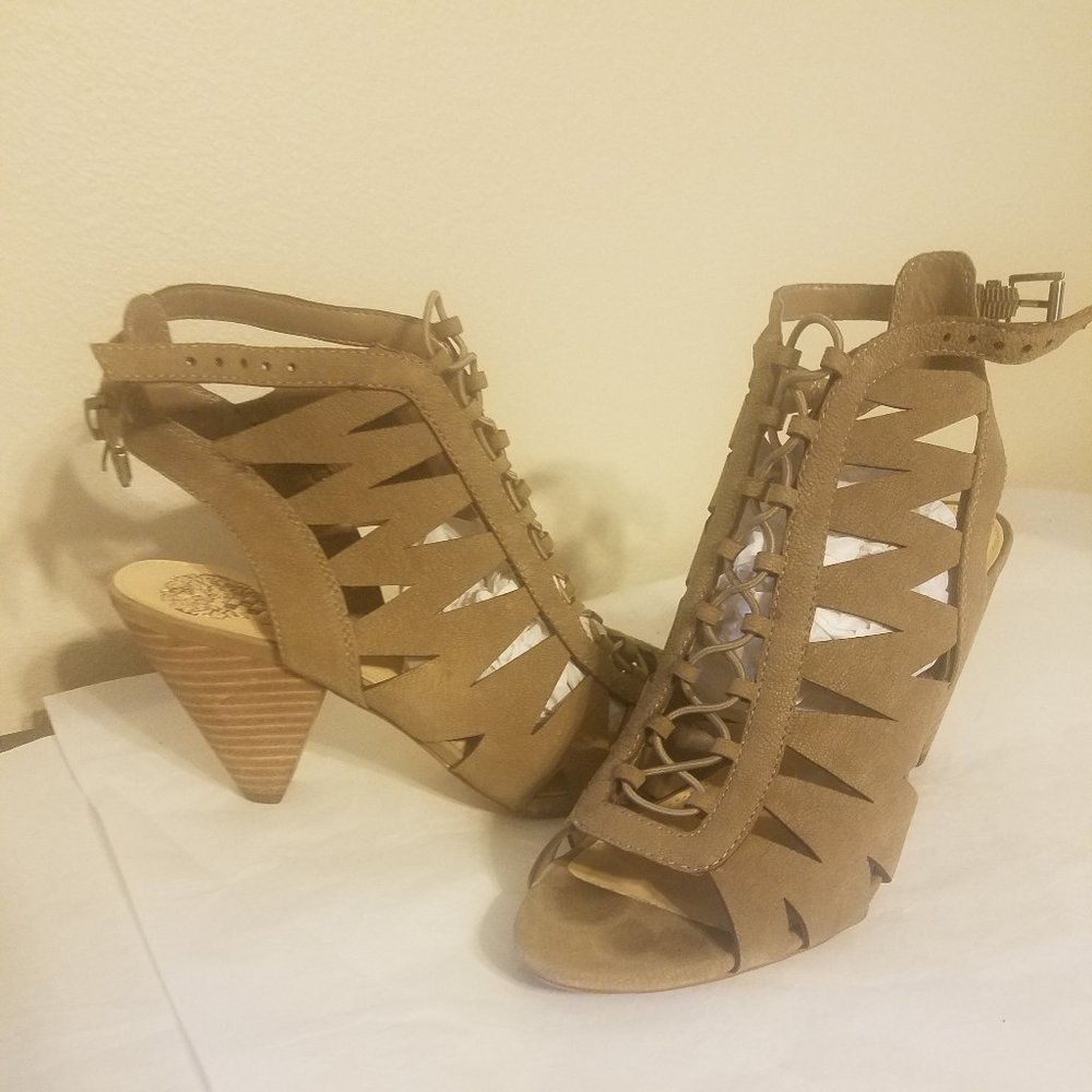Vince Camuto Taupe Leather Peep toe sandal 7.5